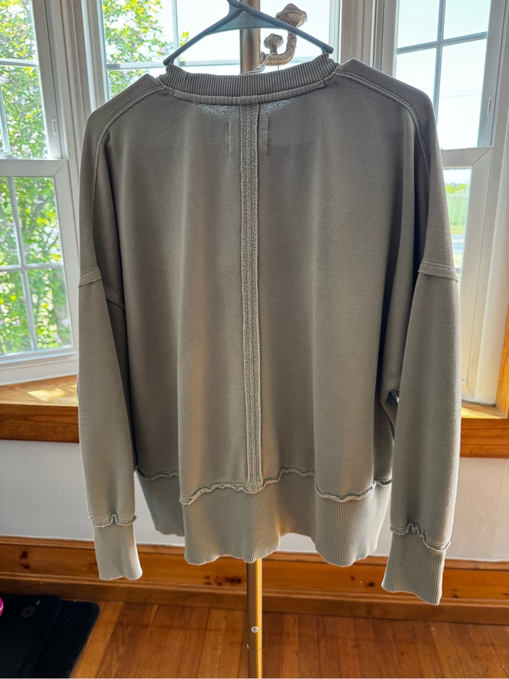 American Eagle Outfitters Big Hug Oversized Sweatshirt with '65' Graphic - Picture 4 of 6